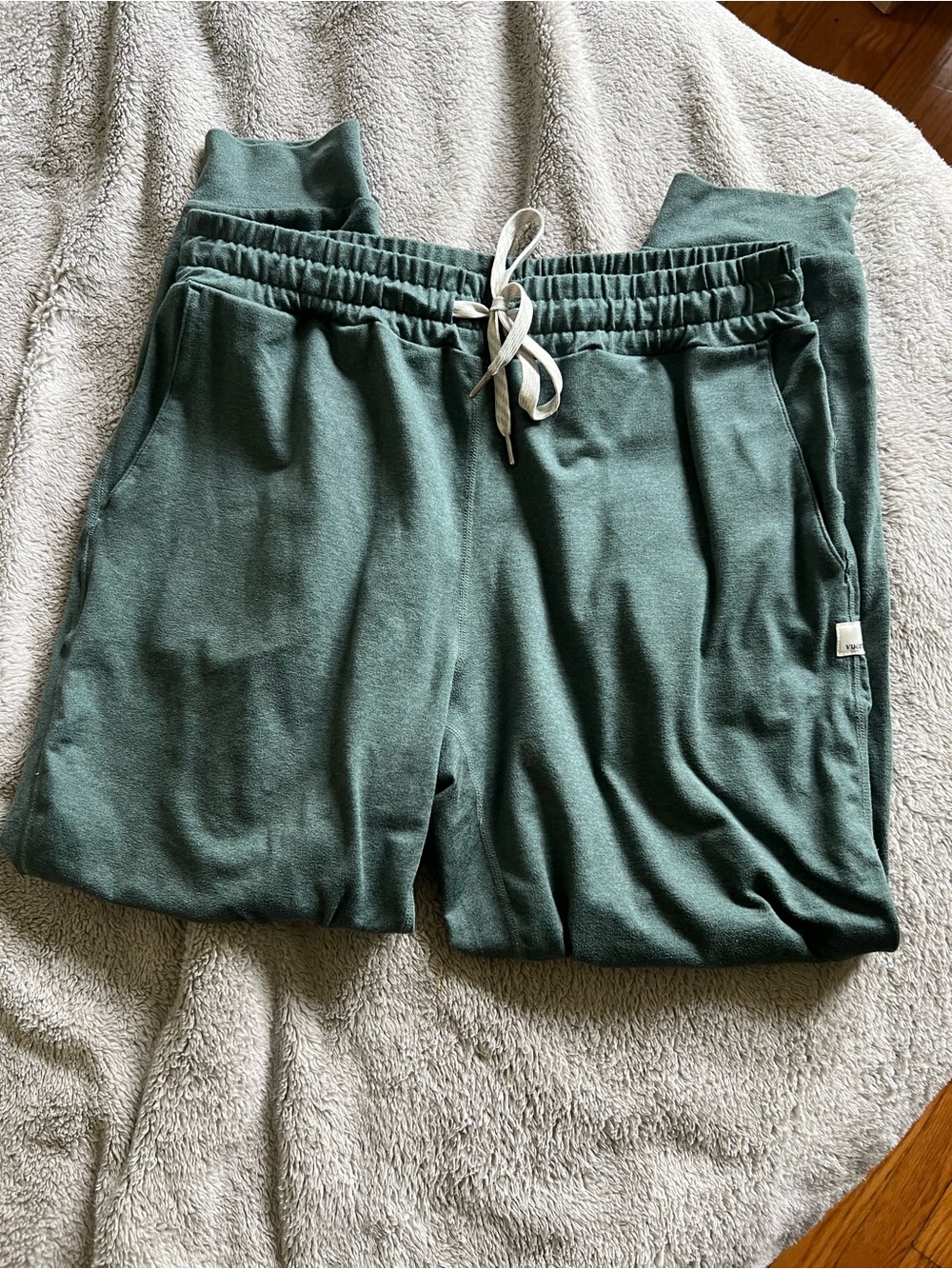 Vuori Women’s Green Performance Joggers Small - Picture 3 of 6